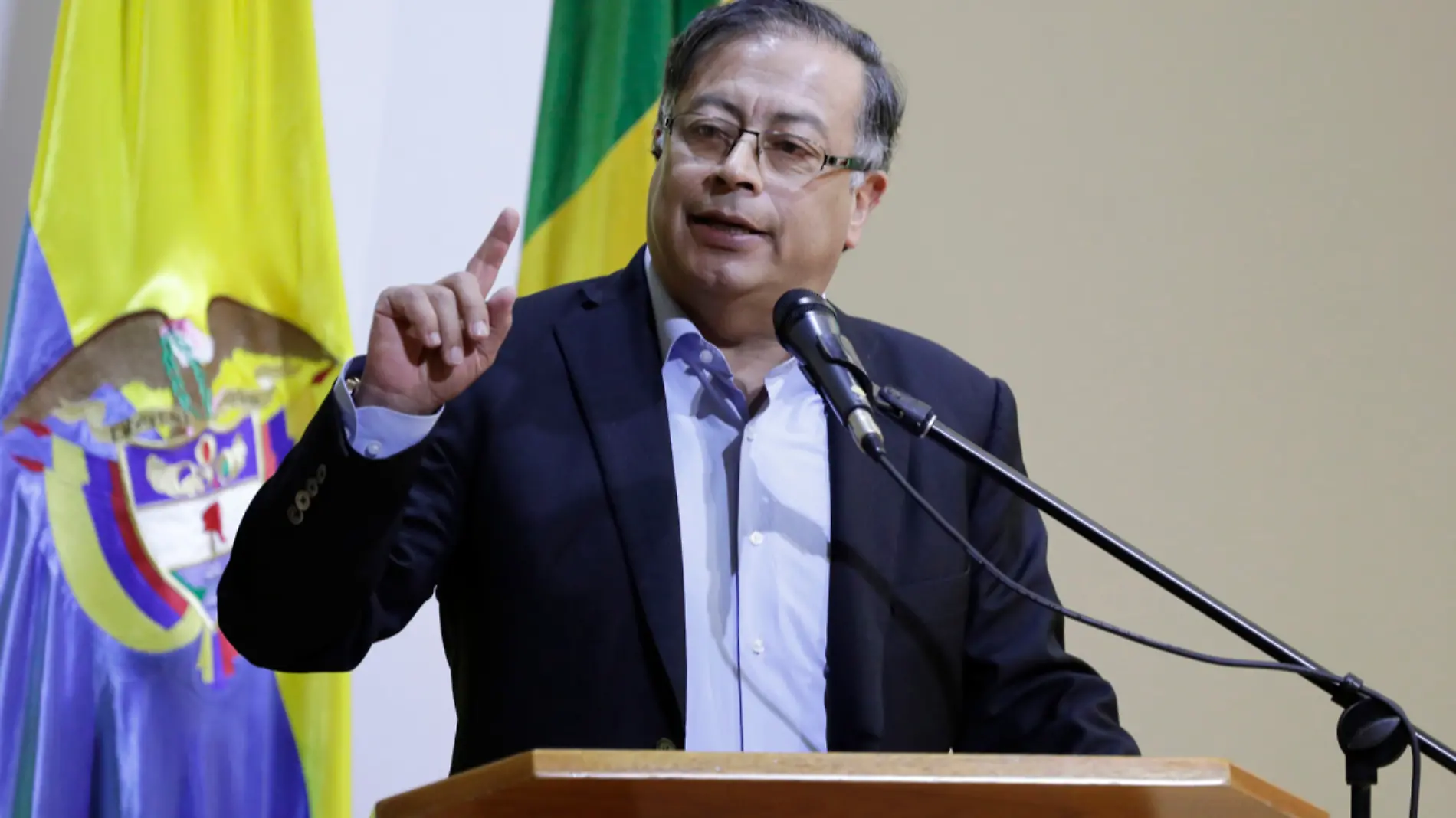 Gustavo Petro inicia su camino por una “paz total” en Colombia